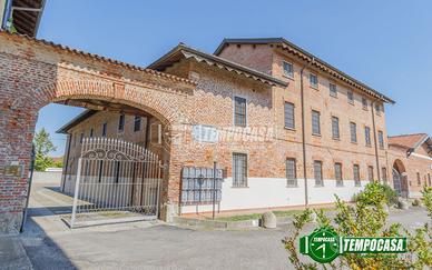 BILOCALE IN CORTE!
