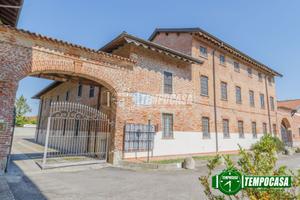 BILOCALE IN CORTE!