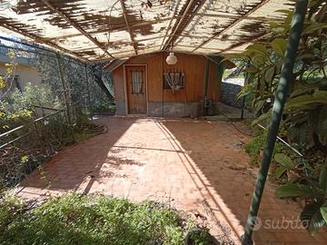 Casetta indipendente con terreno prima collina