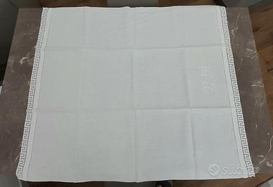 Asciugamani antico in lino con pizzo e iniziali