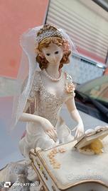 Statuina raffigurante una sposa pianista