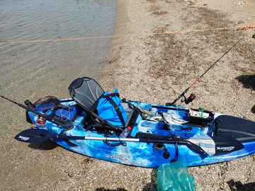 Kayak da pesca motore elettrico incorporato