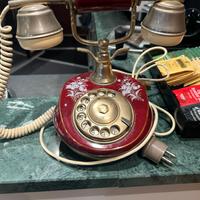 Telefono antico in onice con cornetta.