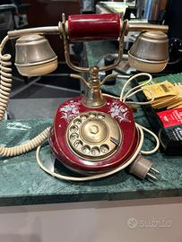 Telefono antico in onice con cornetta.