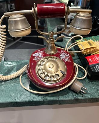 Telefono antico in onice con cornetta.