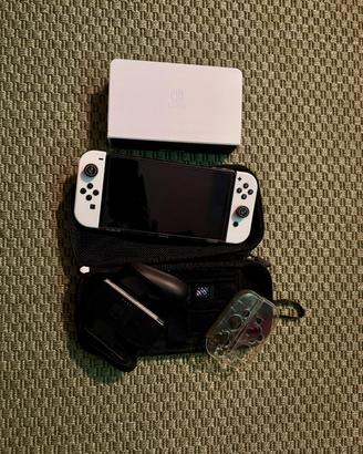 Nintendo Switch OLED + 6 Giochi e Accessori