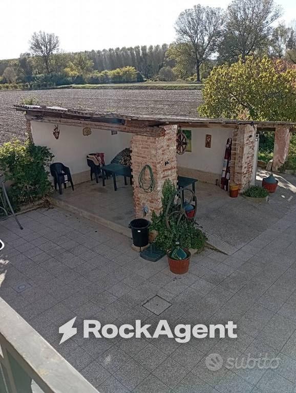 Rustico / Casale di 157 m² con 4 locali e box auto - Vista 4