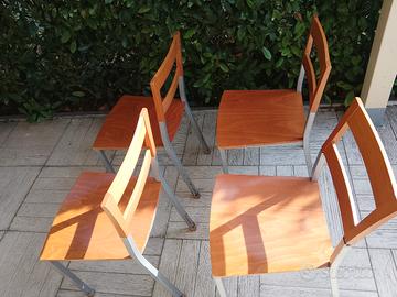 sedie in legno con struttura in metallo