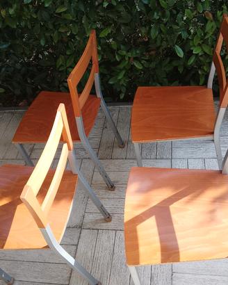sedie in legno con struttura in metallo