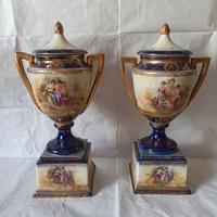 Coppia di Potiche in porcellana Vienna XIX secolo