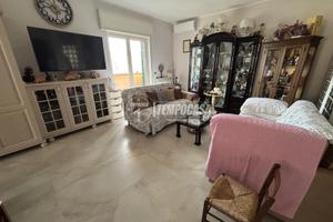 QUADRILOCALE IN PICCOLO CONTESTO PRIVATO