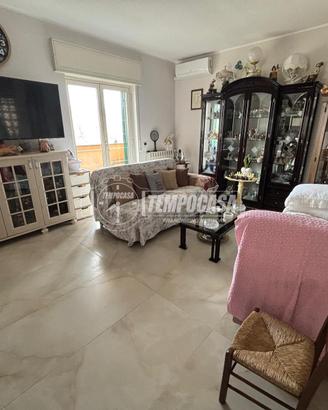 QUADRILOCALE IN PICCOLO CONTESTO PRIVATO