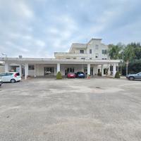 Capannone industriale con ampio spazio esterno