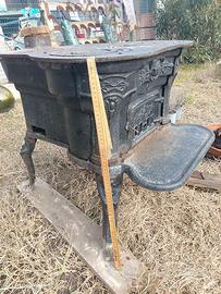 antica stufa in ghisa