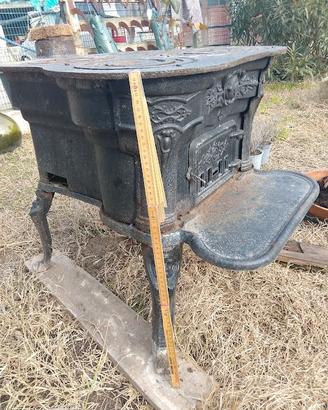 antica stufa in ghisa