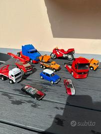 Macchinine in plastica