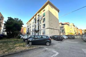 3 LOCALI A NAPOLI