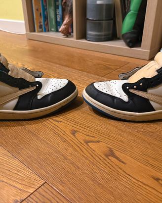 Jordan 1 Retro Low OG SP Fragment x Travis Scott