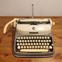 Macchina da scrivere Alpina SK24 