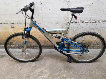 bicicletta MTB media misura. 