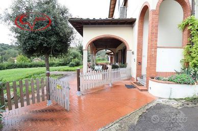 Villa di 252 m² con 5 locali e box auto doppio a M