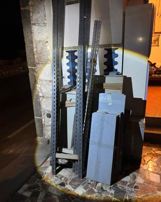 Scaffalatura con mensole varie misure