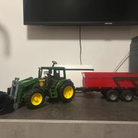 Bruder trattore John Deere con benna e rimorchio