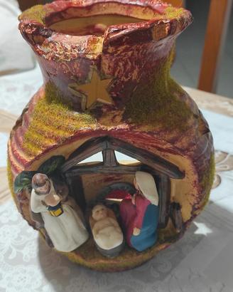 Porta candele, con natività.