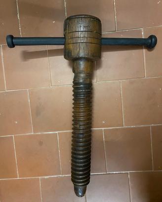 Vite per morsa da legno antica.