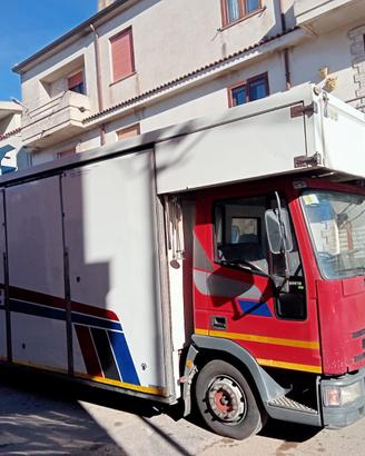 Camion negozio ambulante