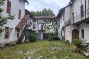Garage in sartirana (pv)