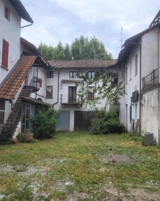Garage in sartirana (pv)