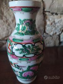 Vaso vintage in porcellana cinese dipinto a mano 