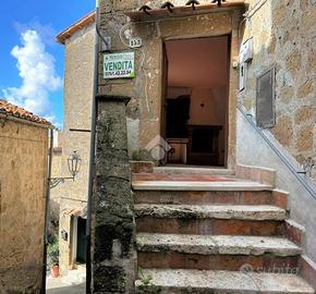 3 LOCALI A FARNESE