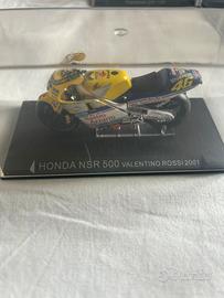 ModelloHonda nsr 500 Valentino Rossi 2001 con teca