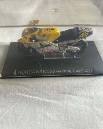 ModelloHonda nsr 500 Valentino Rossi 2001 con teca