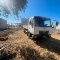 Autocarro MAN T83