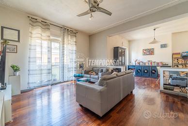 AMPIO QUADRILOCALE CON SFOGO ESTERNO E POSTO AUTO