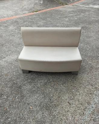 Divanetto 2 posti in ecopelle bianca / panna