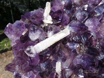 Minerali - Drusa di ametista con calcite Brasile