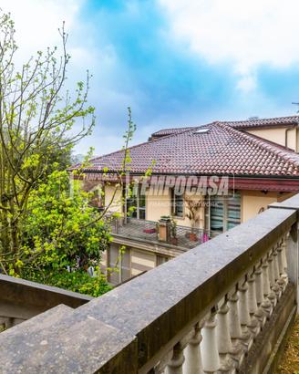 STRAORDINARIO APPARTAMENTO IN VILLA CON VISTA PANO
