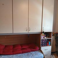 Cameretta con due letti a incasso