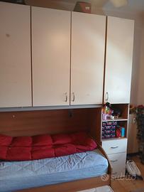 Cameretta con due letti a incasso