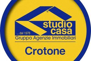 604640 Magazzino con 2 Vetrine Soli 72.000