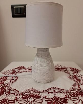 Lampada da tavolo o comodino