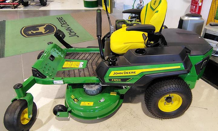 TRATTORINO frontale Z370R John Deere a batteria