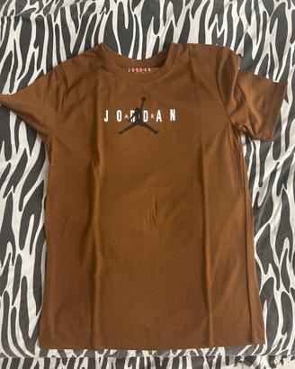 2 magliette jordan praticamente nuove