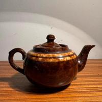 Teiera vintage in ceramica smaltata marrone
