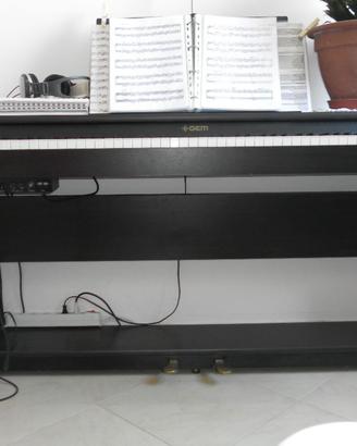 Real piano digitale 88 tasti pesati e 7 ottave.