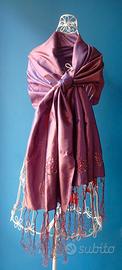 Foulard elegante con applicazioni